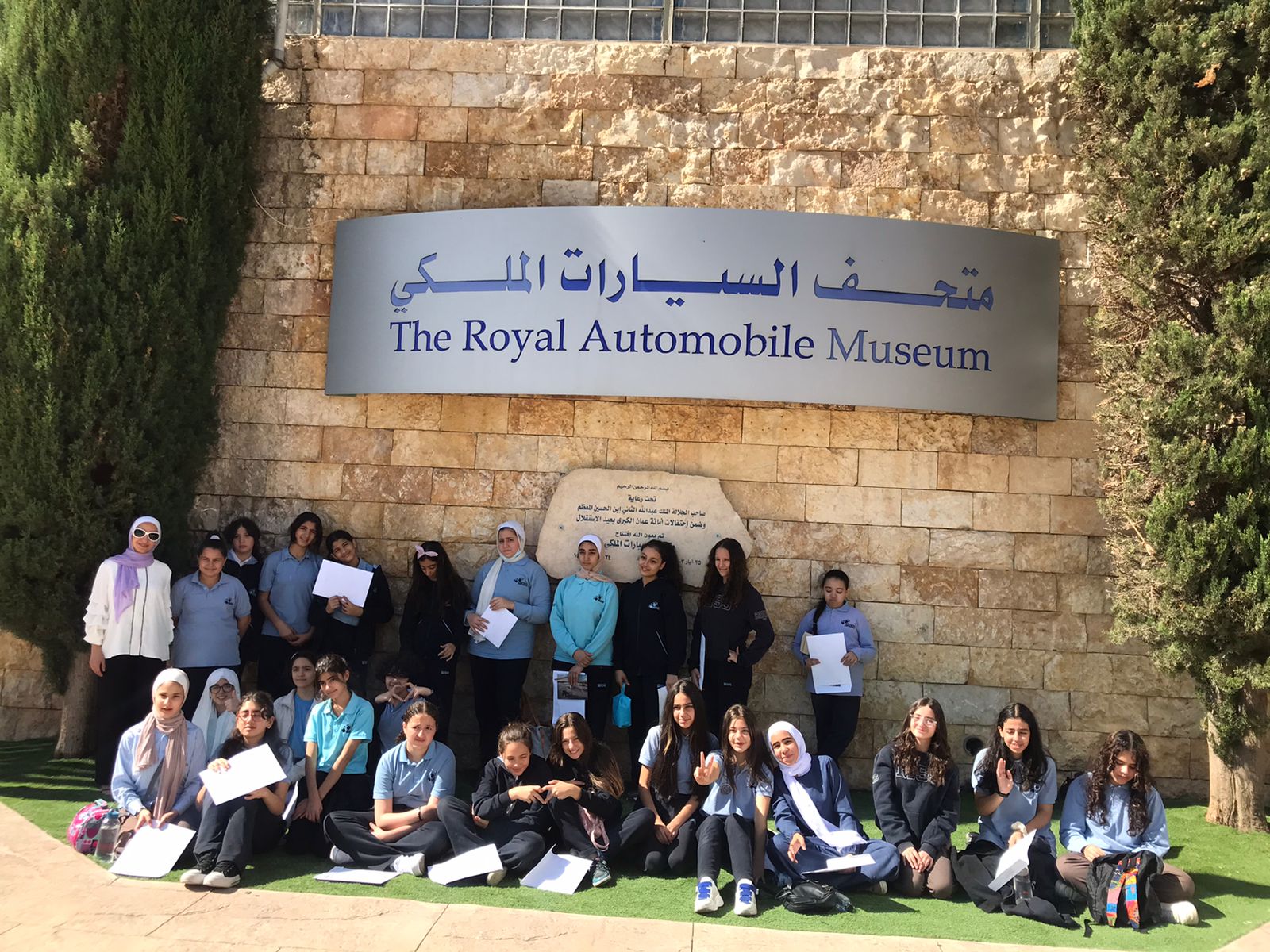 طالبات مدارس النظم الحديثة في زيارة لمتحف السيارات الملكي